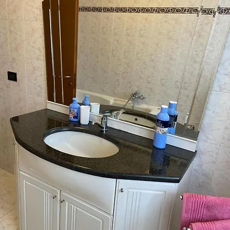 Casa Nora Giardino E Box Auto شقة *