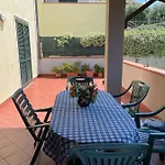 Casa Nora Giardino E Box Auto La Spezia