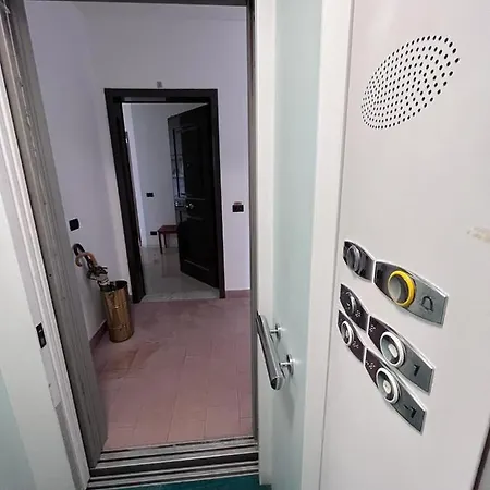 Casa Nora Giardino E Box Auto La Spezia