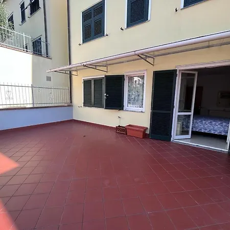 Casa Nora Giardino E Box Auto La Spezia