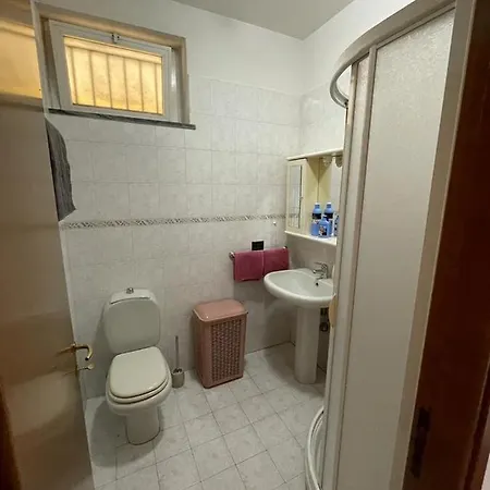 Casa Nora Giardino E Box Auto La Spezia