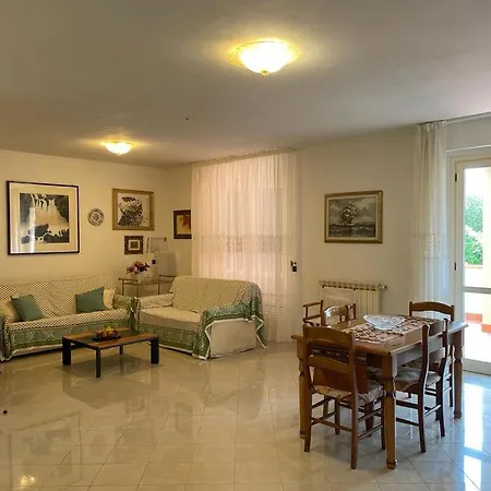 Casa Nora Giardino E Box Auto