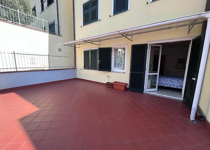 Casa Nora Giardino E Box Auto La Spezia