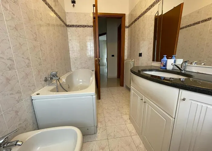 Casa Nora Giardino E Box Auto Lägenhet *