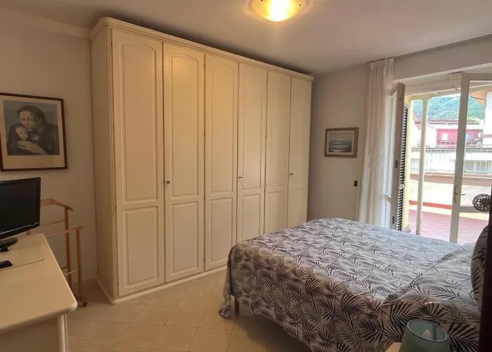 Casa Nora Giardino E Box Auto Lägenhet *