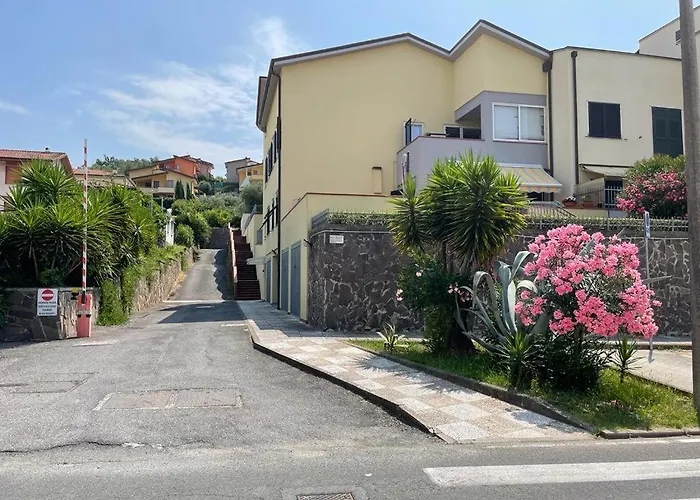 Casa Nora Giardino E Box Auto *